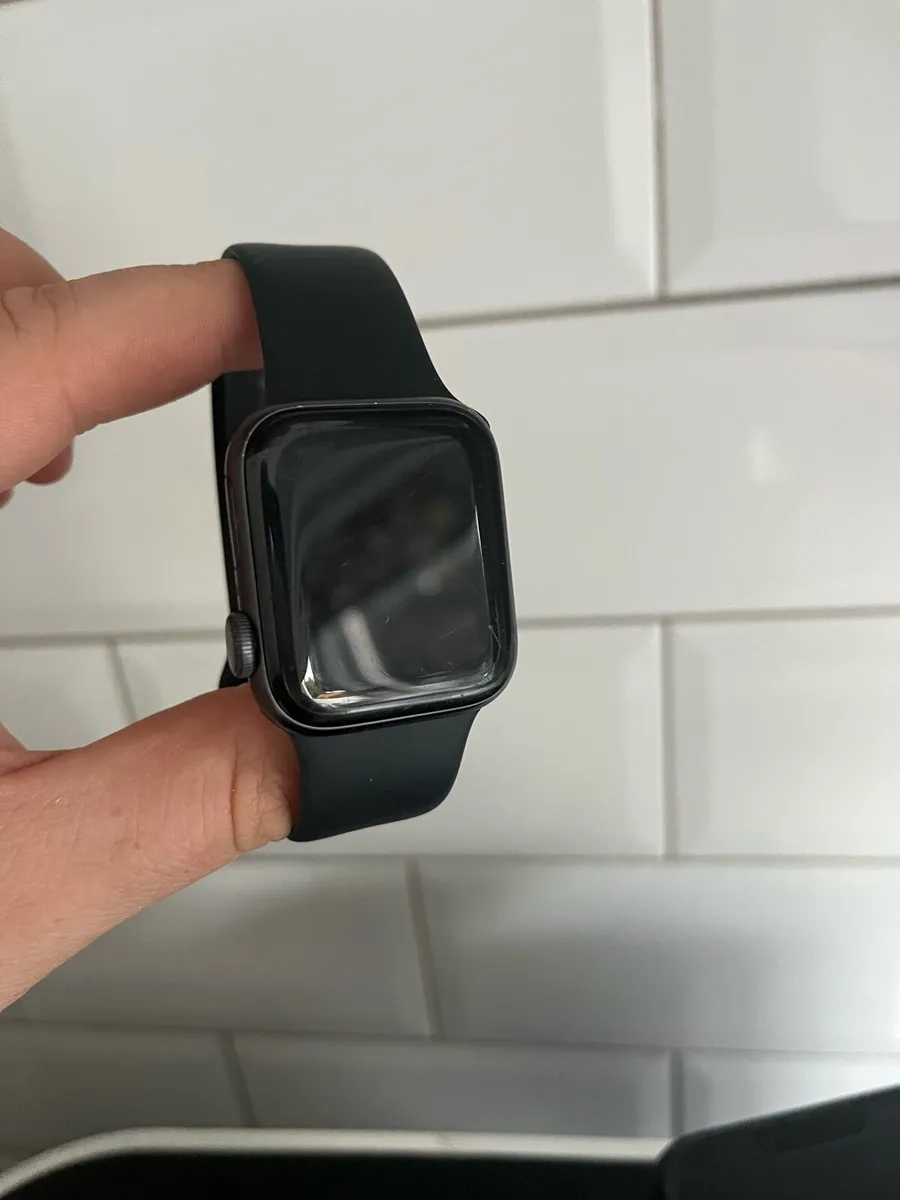 Apple watch SE - Image 2