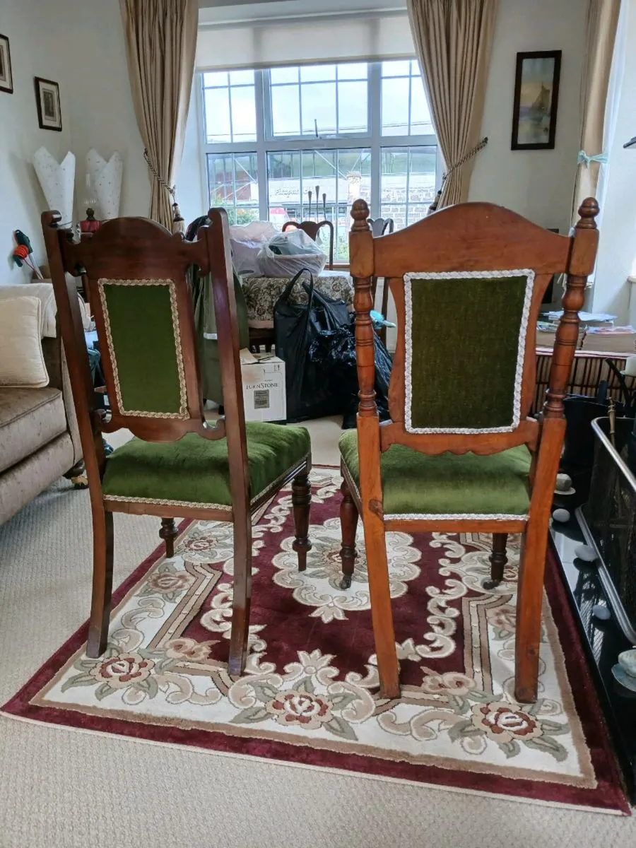 6 Chairs - Image 2