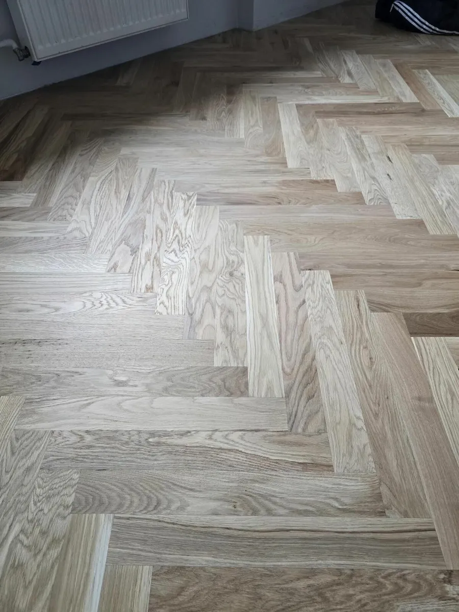 Solid Rustic Oak Parquet Flooring - Herringbone - Image 3