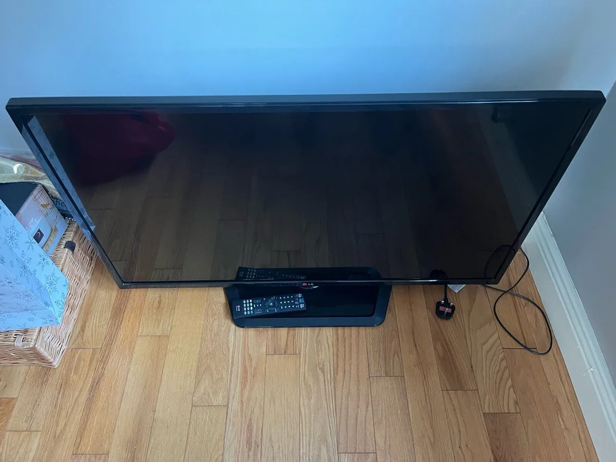 LED LCD LG TV 42 inch - Image 1