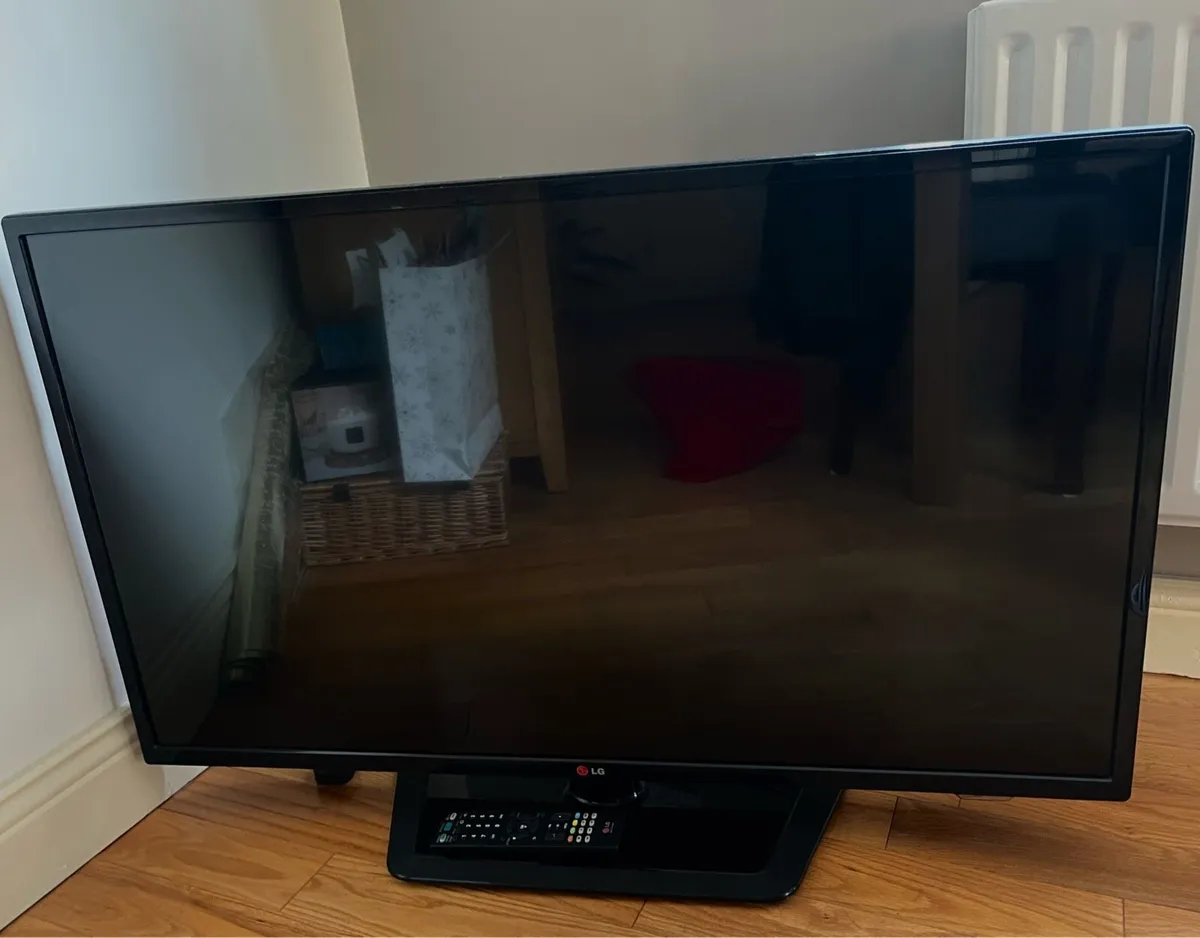 LED LCD LG TV 42 inch - Image 2