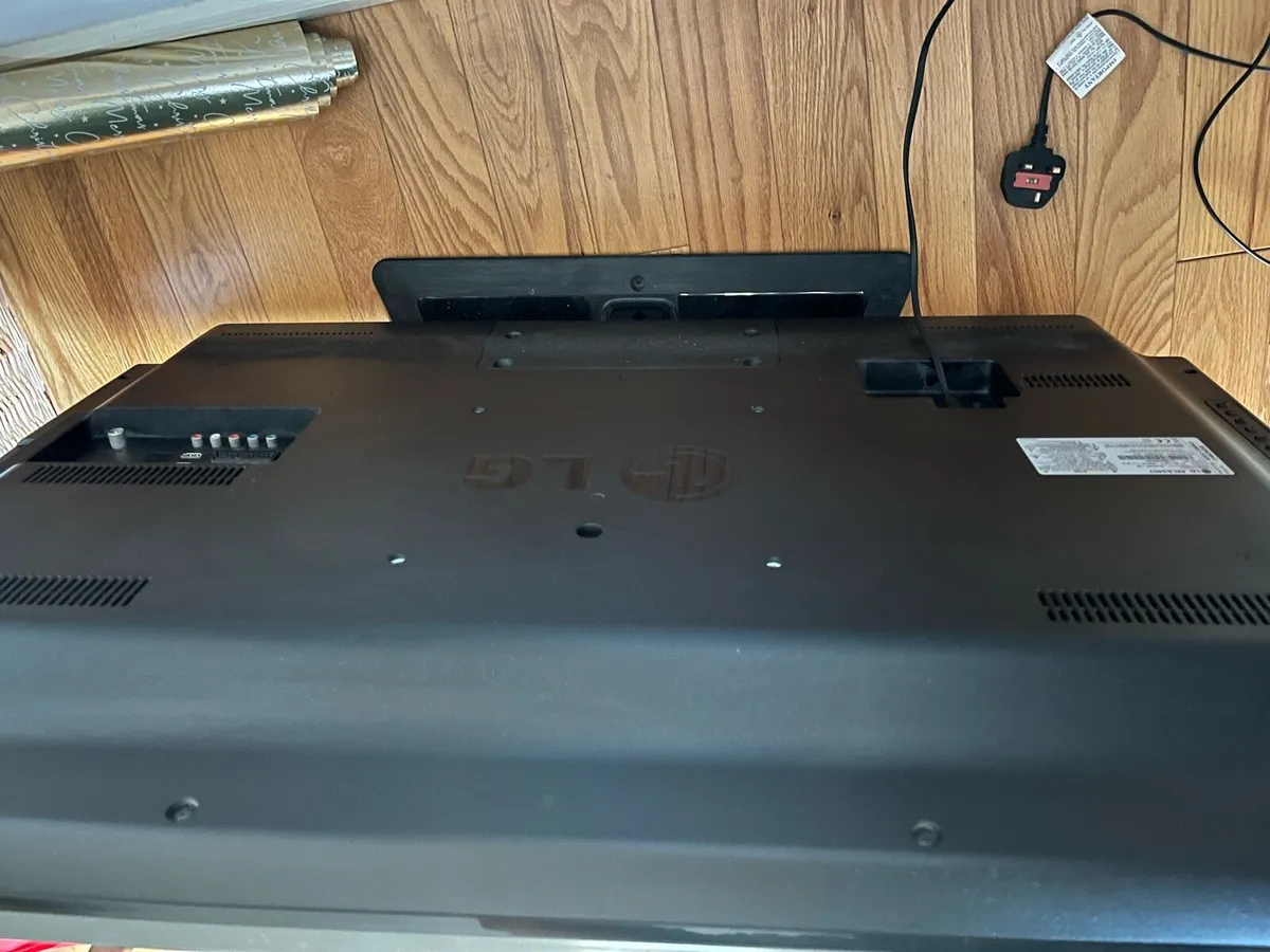 LED LCD LG TV 42 inch - Image 3