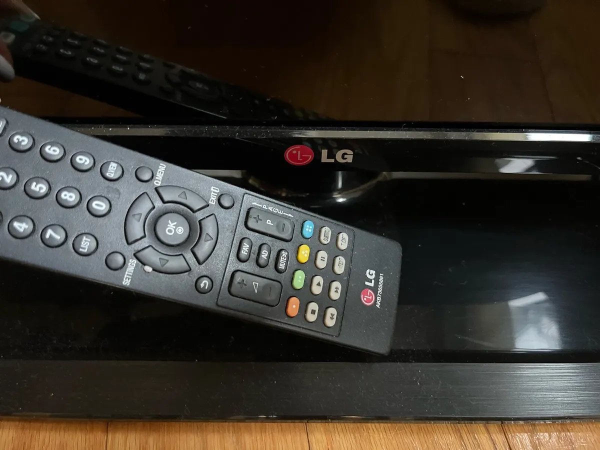 LED LCD LG TV 42 inch - Image 4