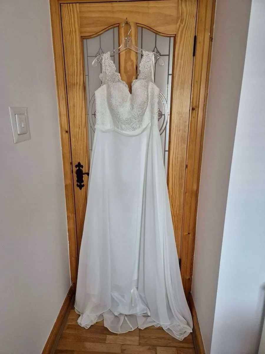 Wedding dress - never worn 16UK - Image 1