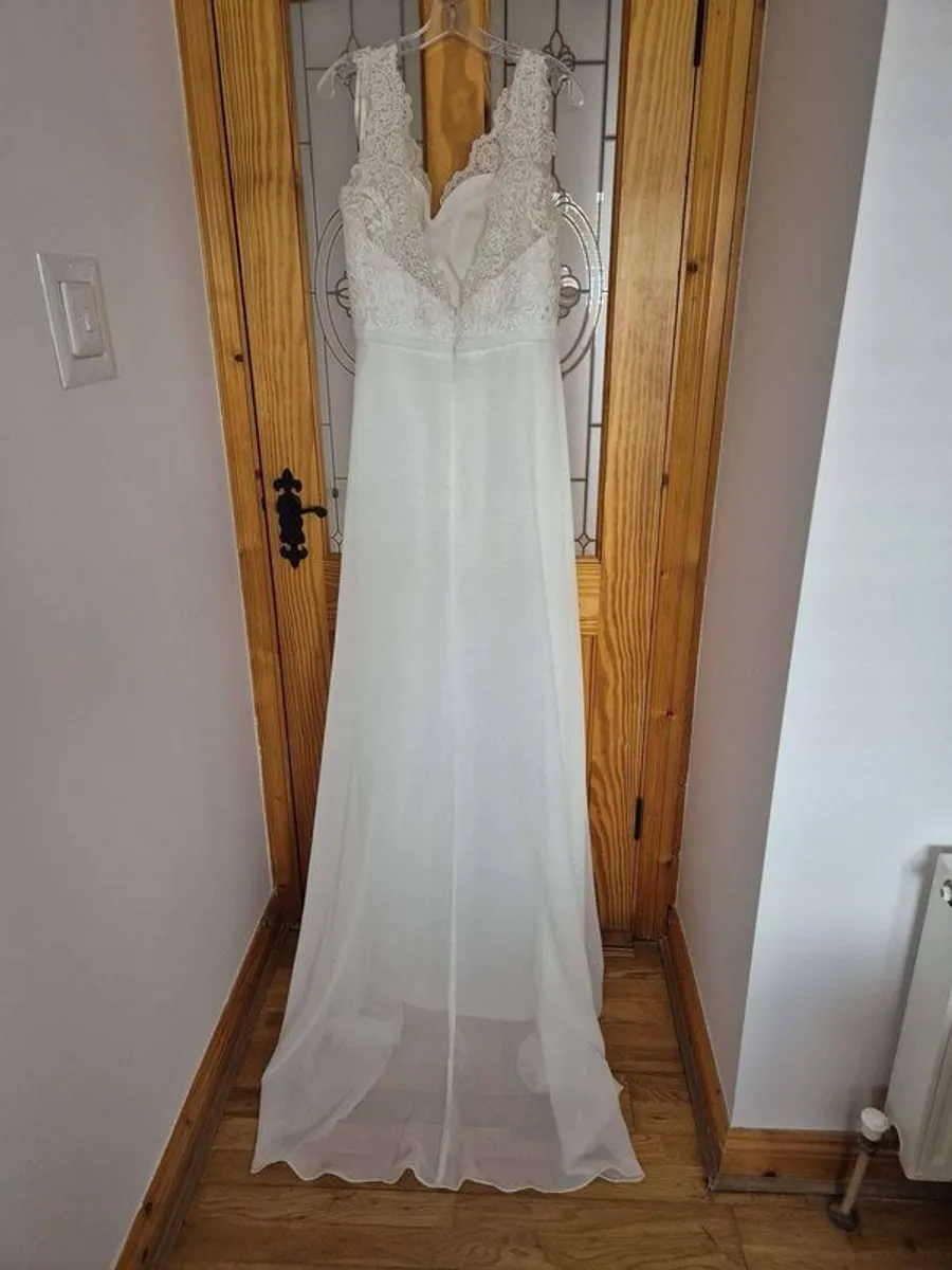 Wedding dress - never worn 16UK - Image 2