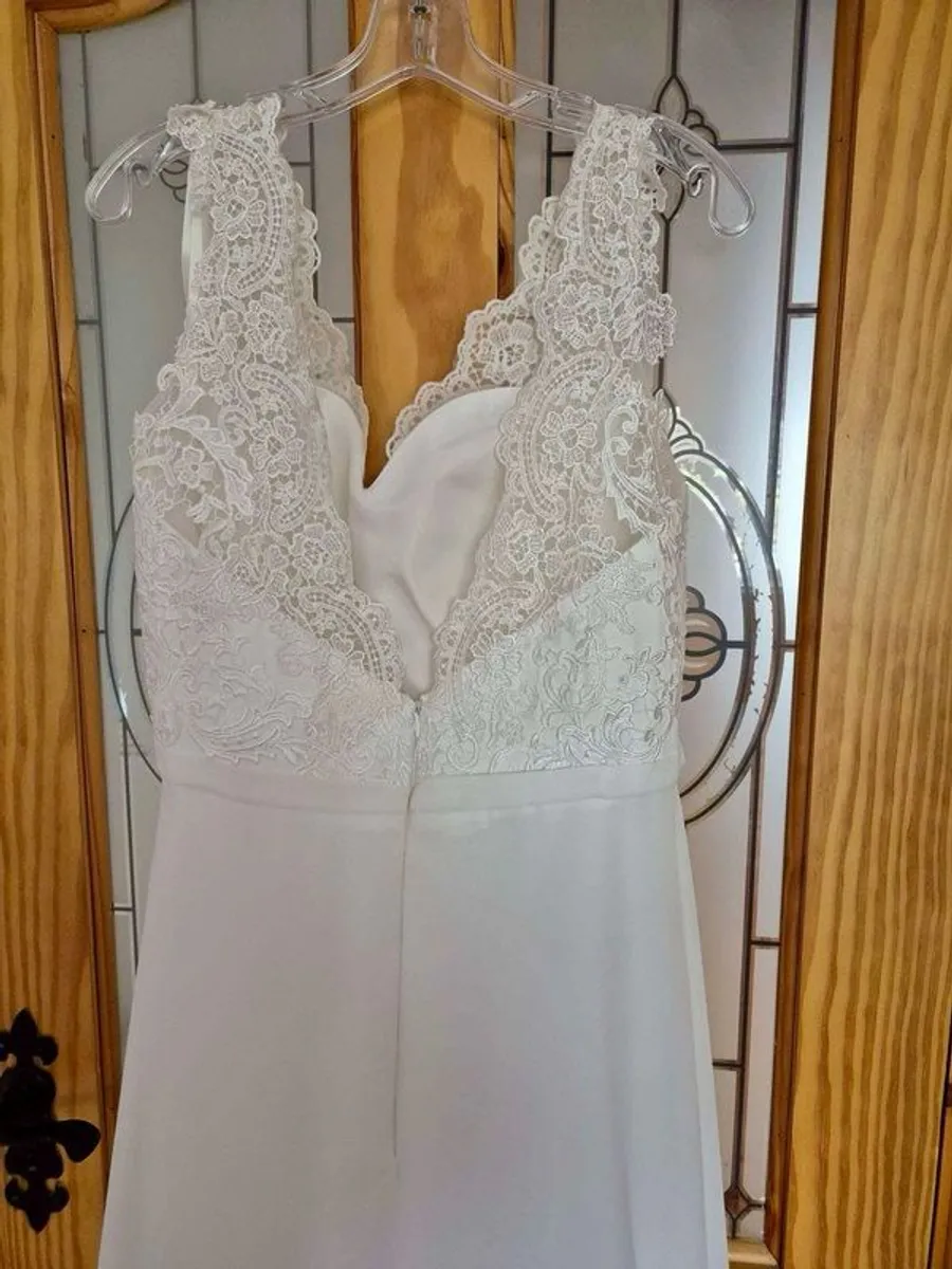 Wedding dress - never worn 16UK - Image 4