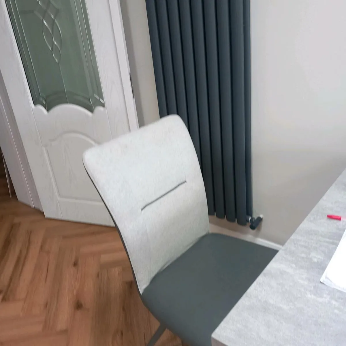 Table and 6 chairs - Image 2