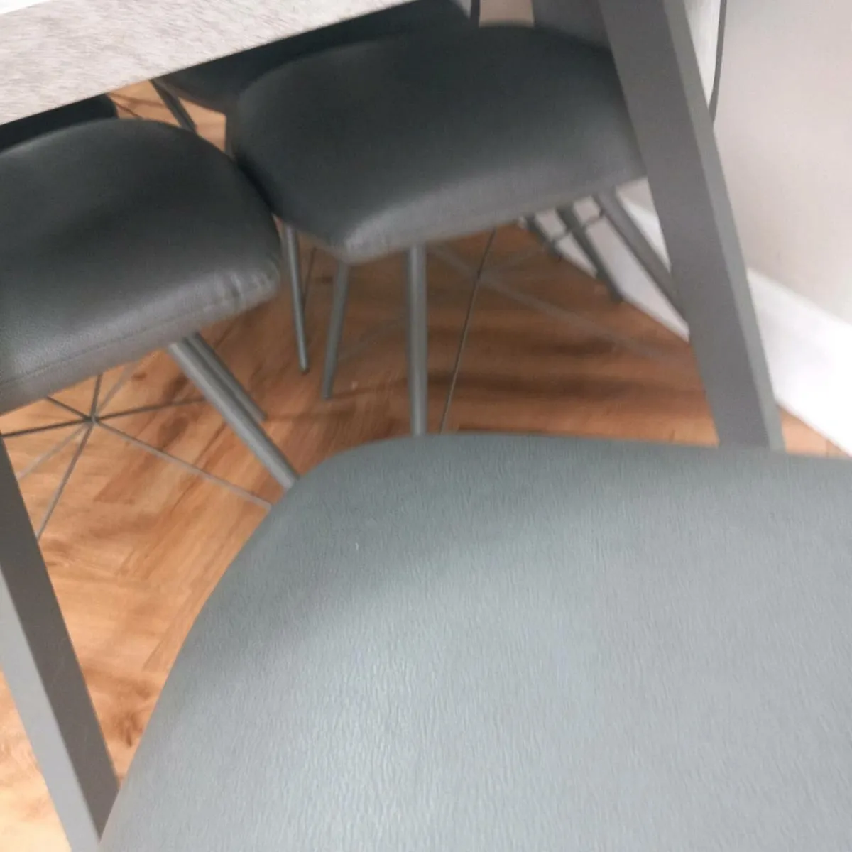 Table and 6 chairs - Image 4