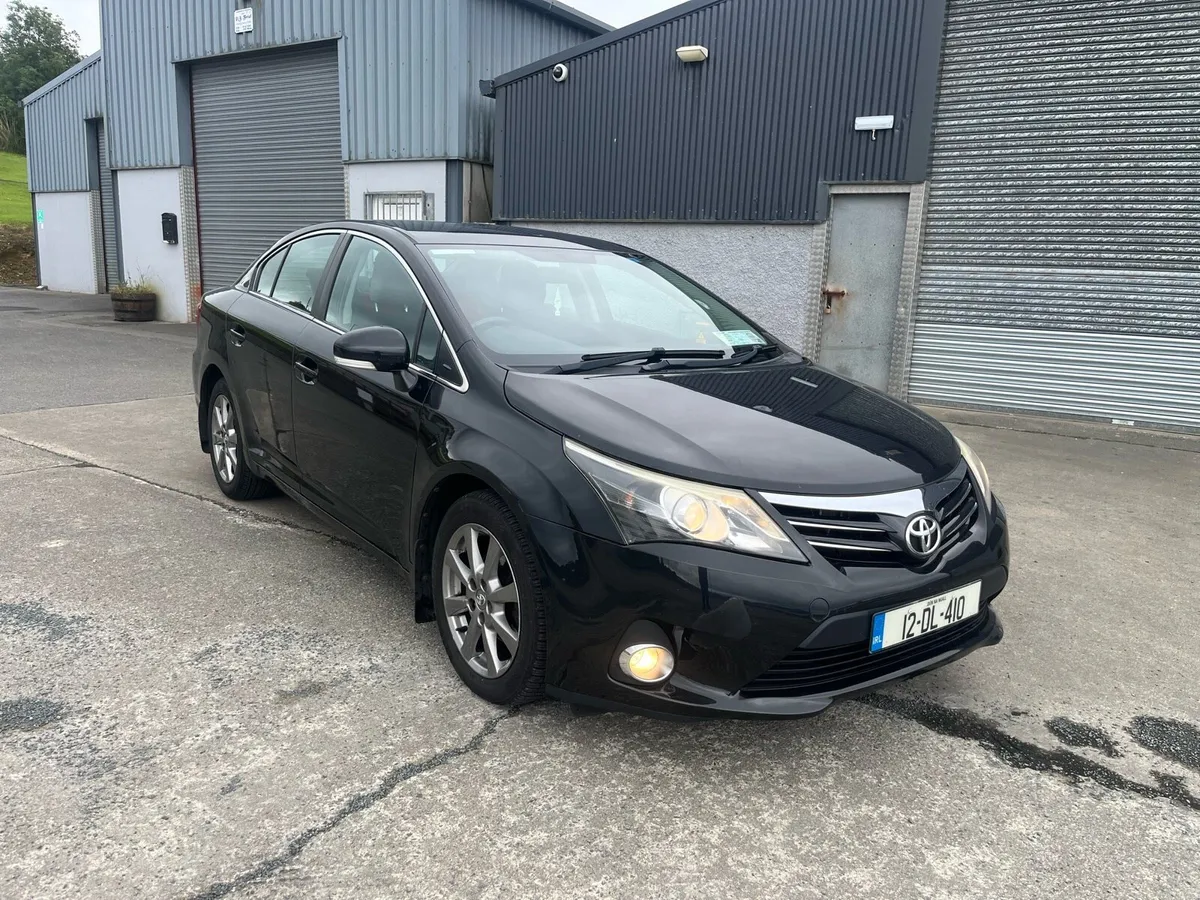 2012 Toyota avensis - Image 1