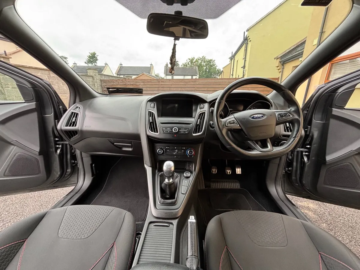 Ford Focus 2017 - Image 2
