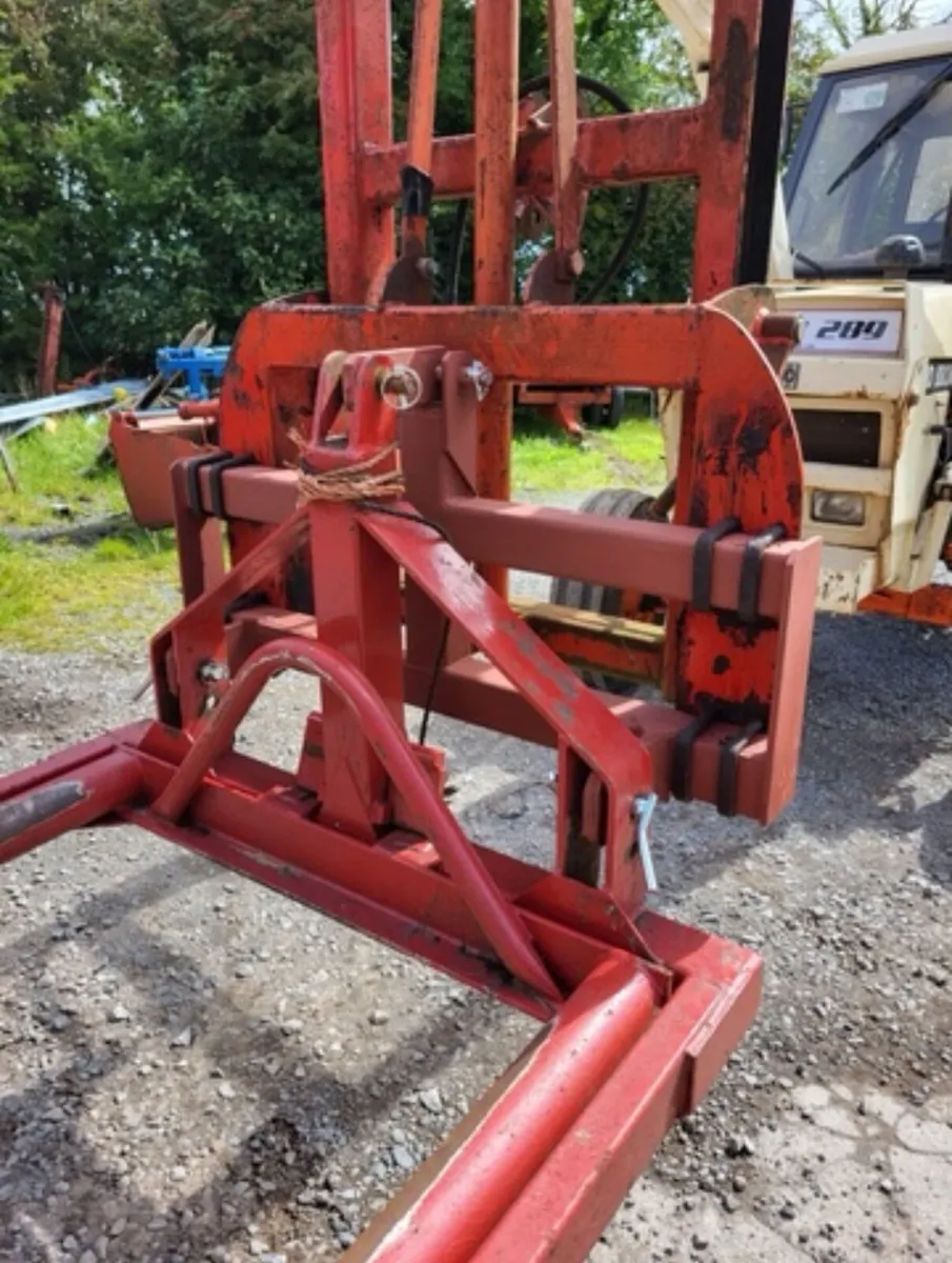 Mast with 3 point linkage - Image 2