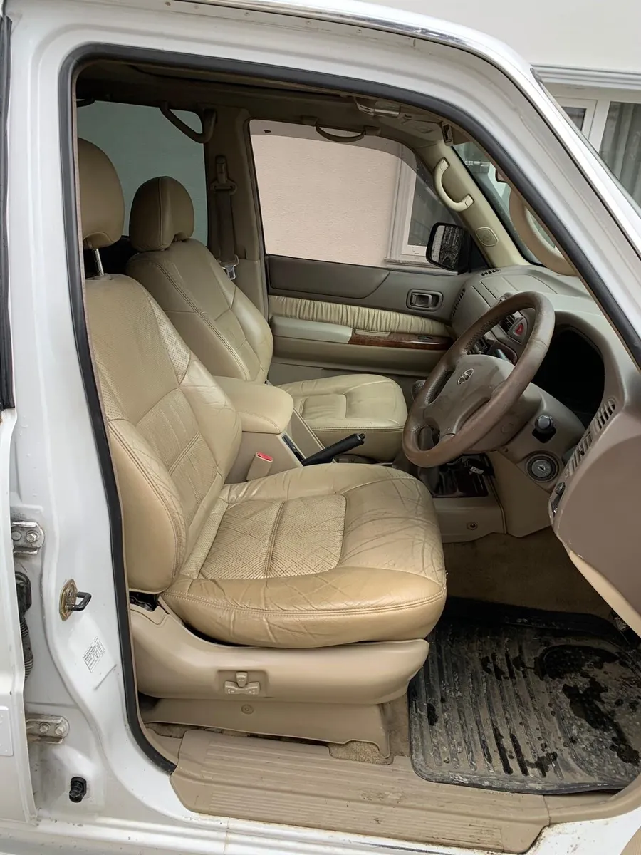 Nissan patrol jeep 4.2 TD - Image 3