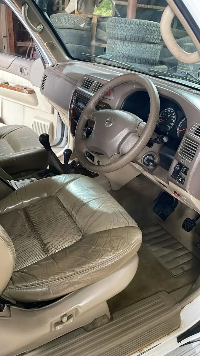 Nissan patrol jeep 4.2 TD - Image 4
