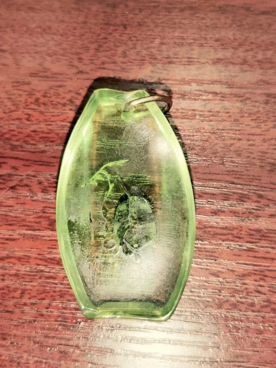 RARE GREEN HUGE AMBER, 9CT Gold Hook Pendant ! - Image 2