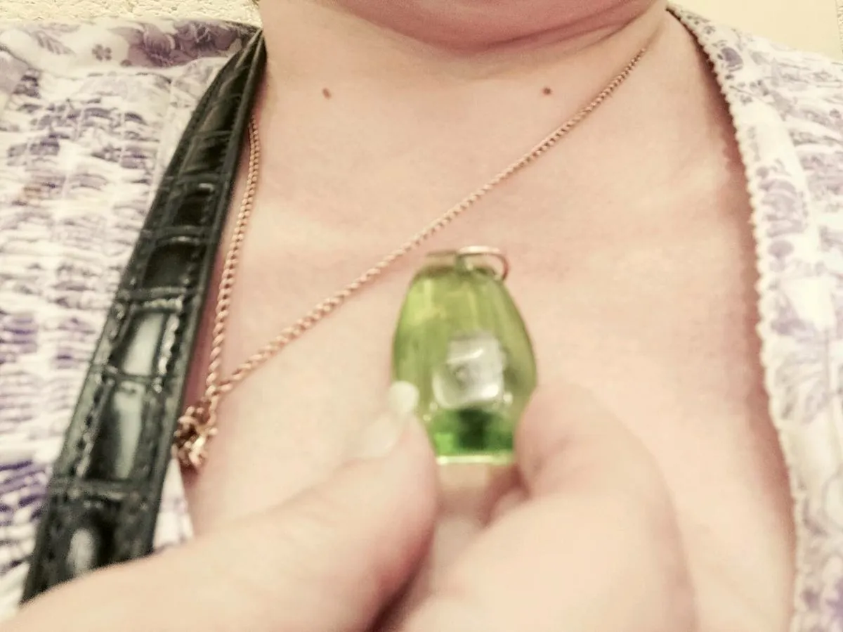 RARE GREEN HUGE AMBER, 9CT Gold Hook Pendant ! - Image 3