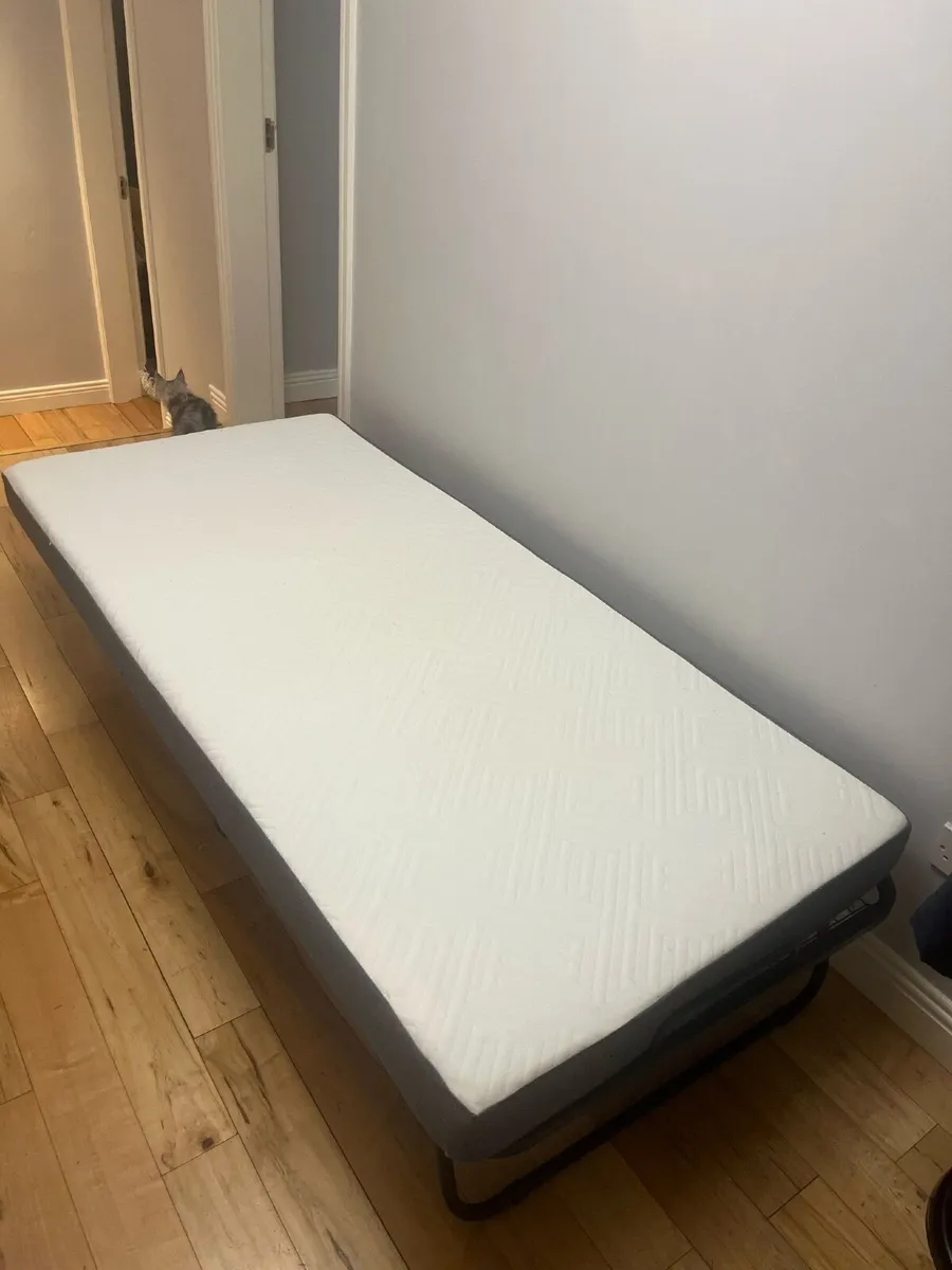 Foldable bed - Image 1