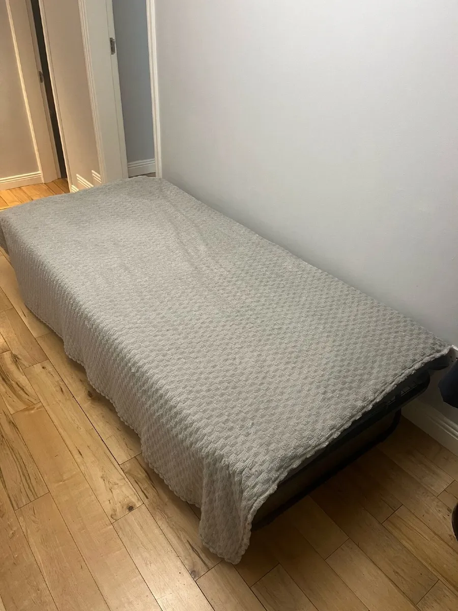 Foldable bed - Image 2