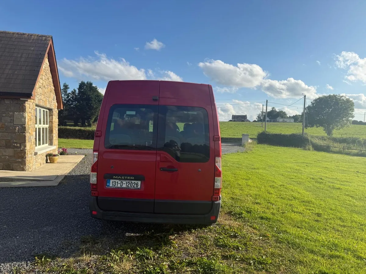 Renault Master Minibus - Image 2