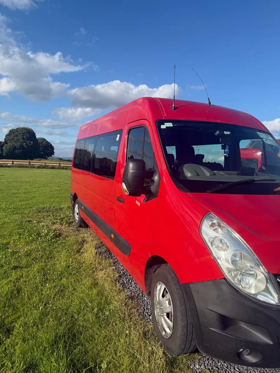 Renault Master Minibus - Image 3