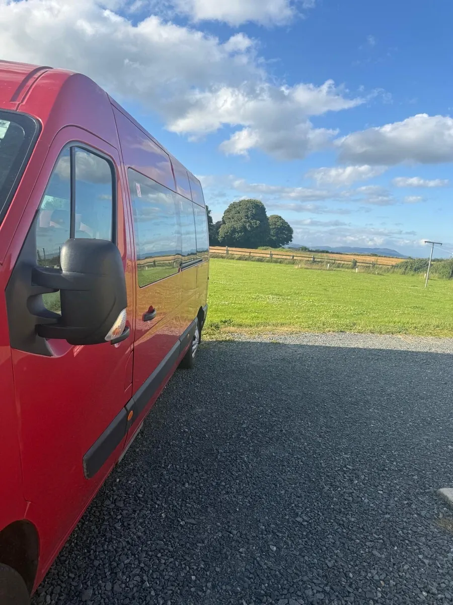 Renault Master Minibus - Image 4