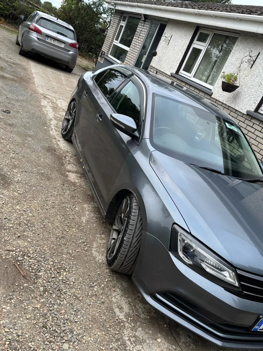 Volkswagen Jetta - Image 4