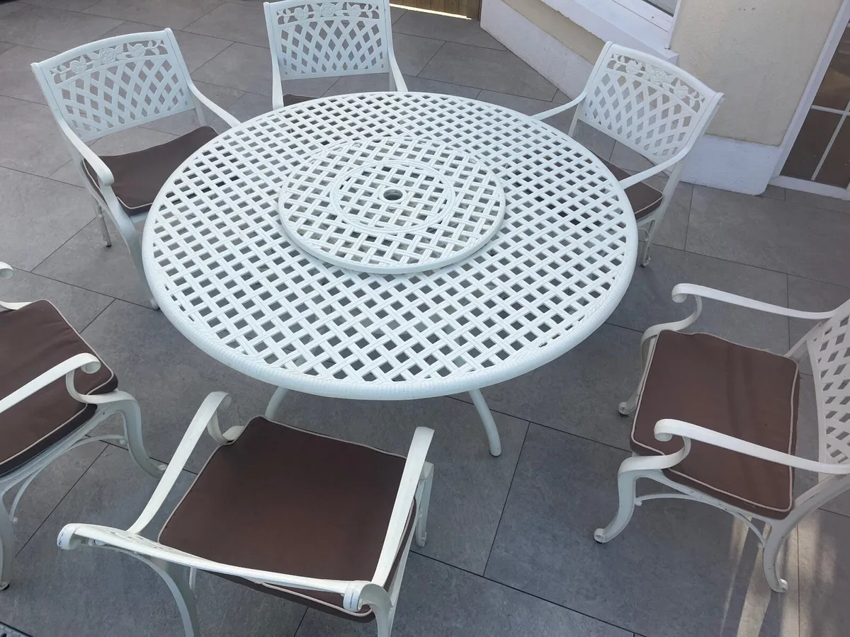 Garden table and chairs - Image 3