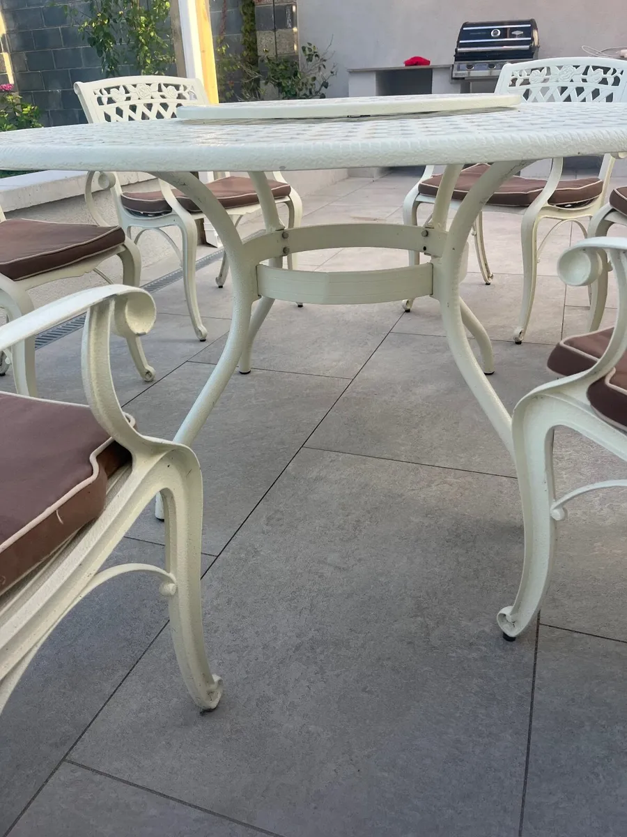 Garden table and chairs - Image 4