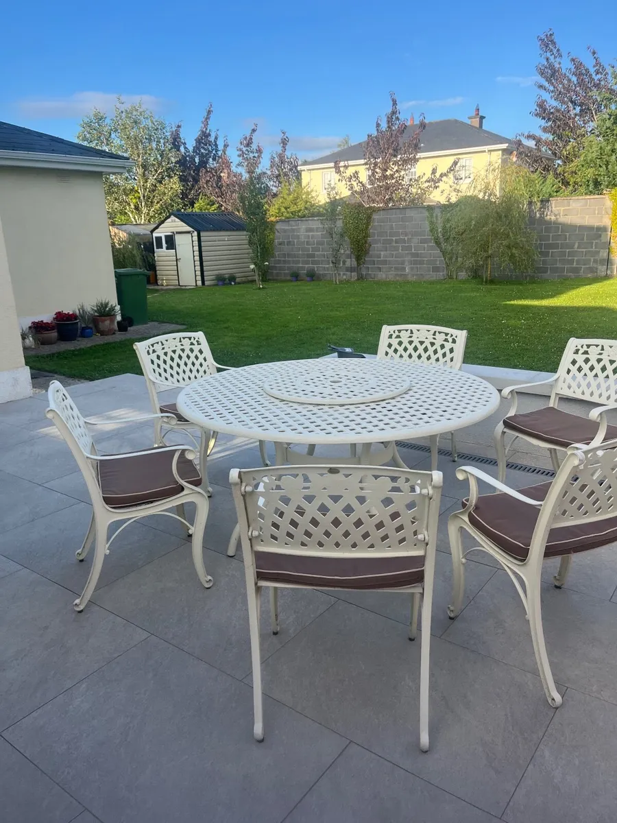 Garden table and chairs - Image 1