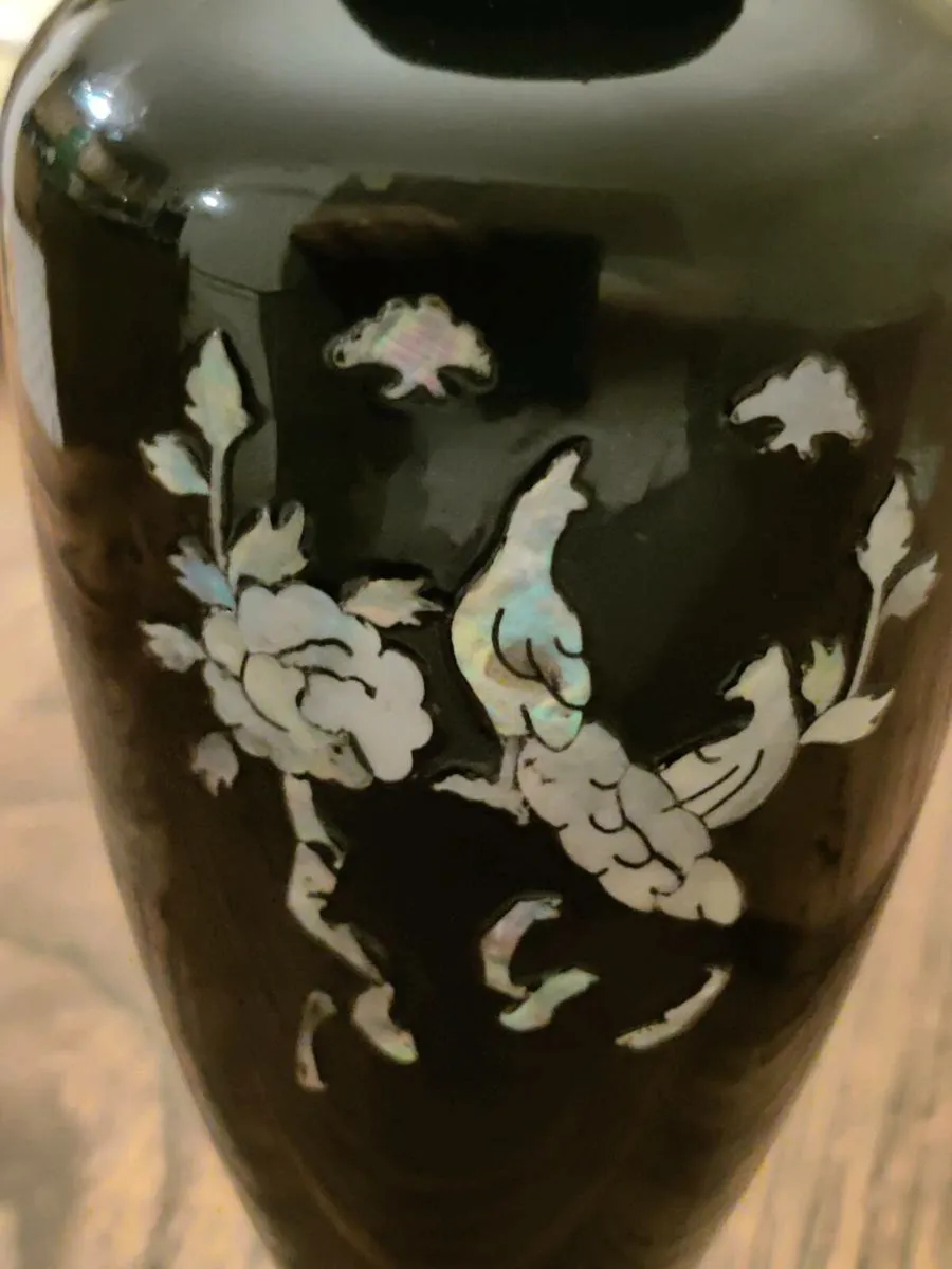 MOTHER OF PEARL, Black Lacquered 10"Vintage Vase ! - Image 3