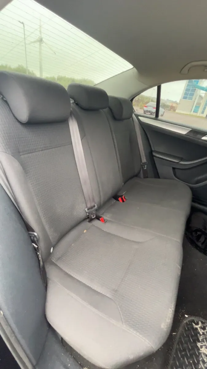 Volkswagen Jetta 2016 - Image 2