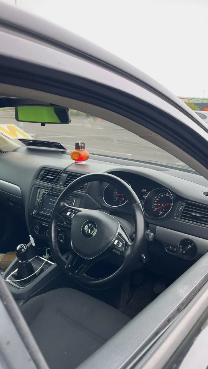 Volkswagen Jetta 2016 - Image 3