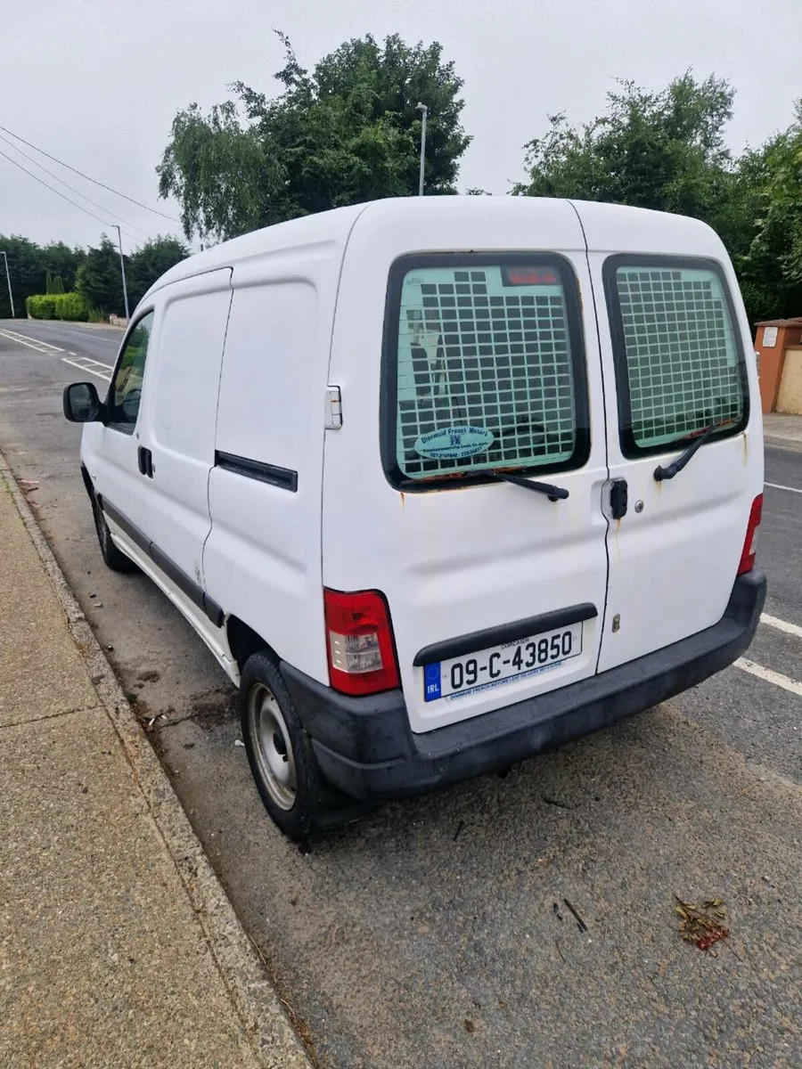 Van - Image 4