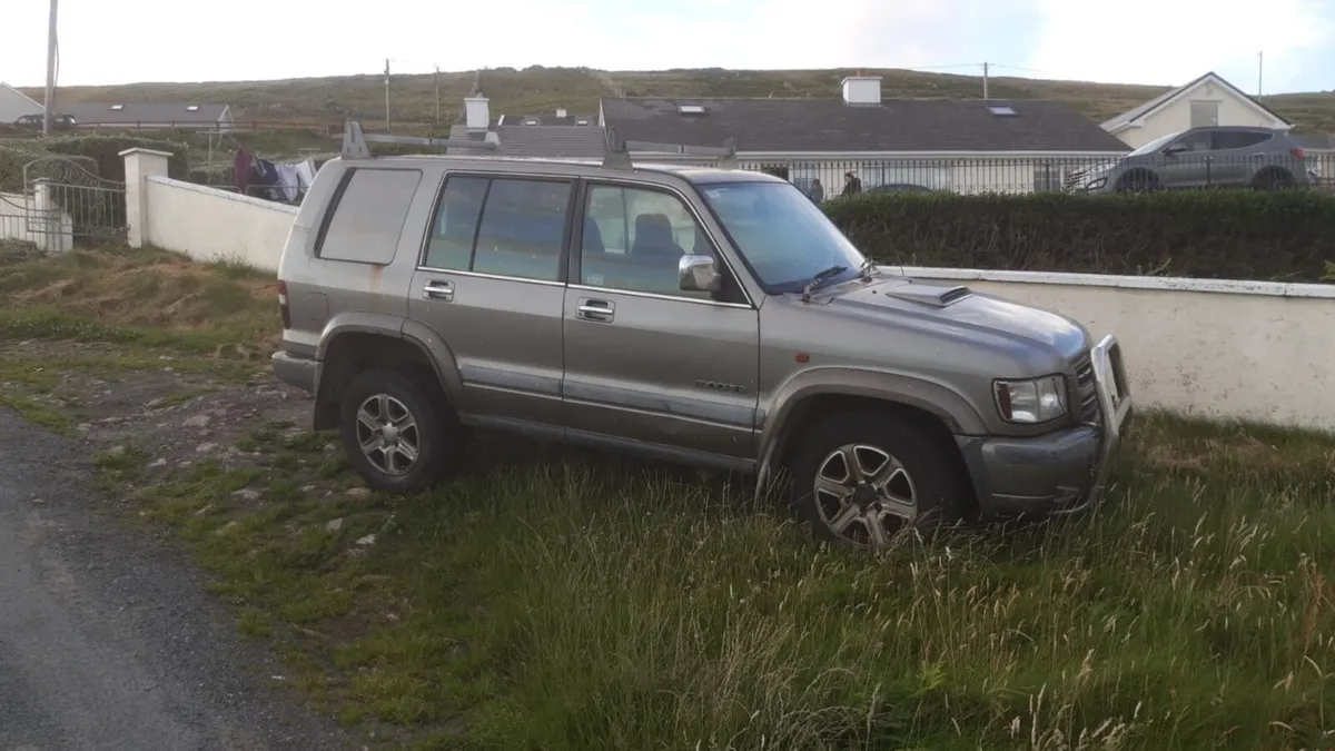 2 x Isuzu troopers - Image 1