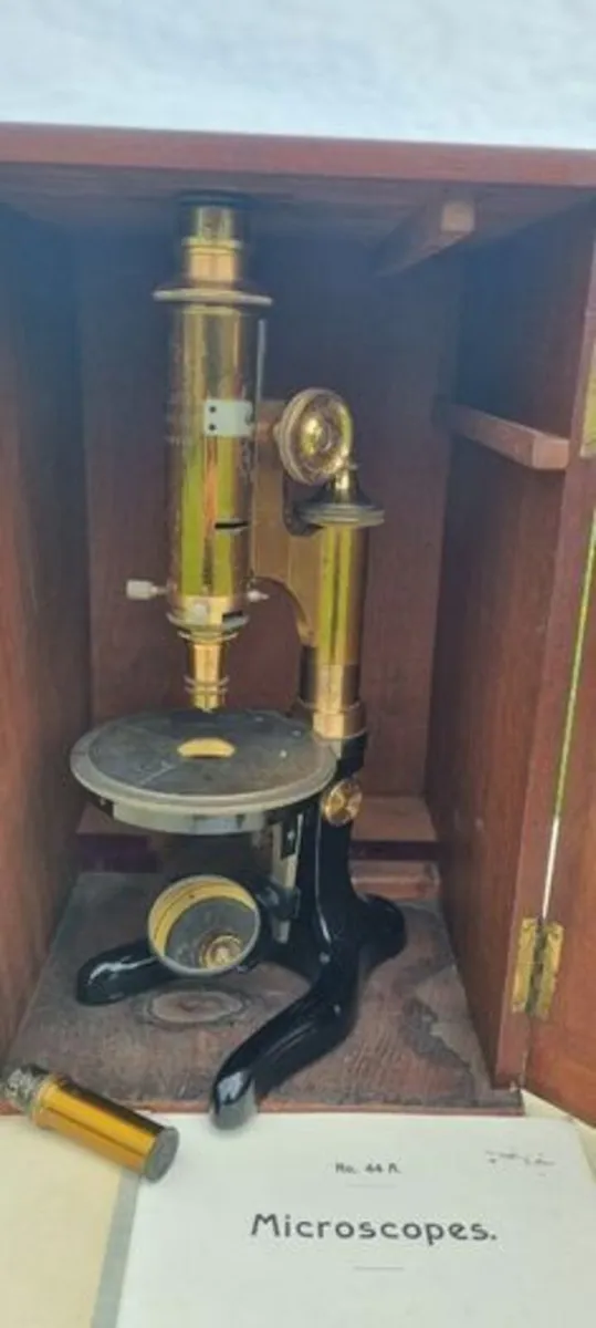 Vintage Leitz Wetzlar Brass Microscrope - Image 2
