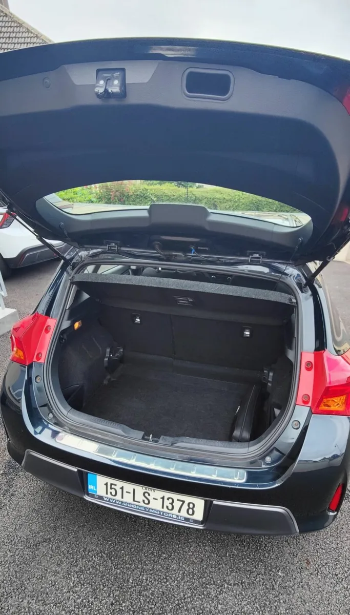 Toyota Auris Hybrid 1.8L (2015) - Image 4