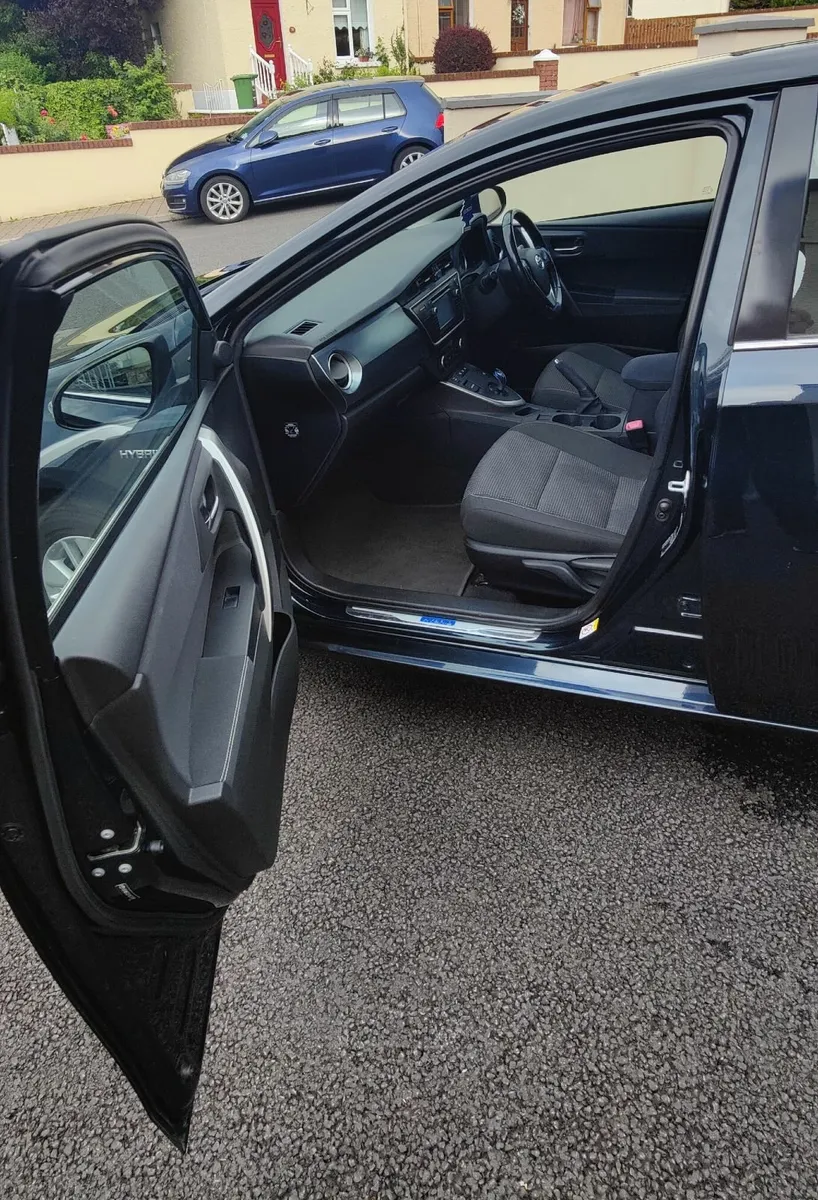 Toyota Auris Hybrid 1.8L (2015) - Image 4