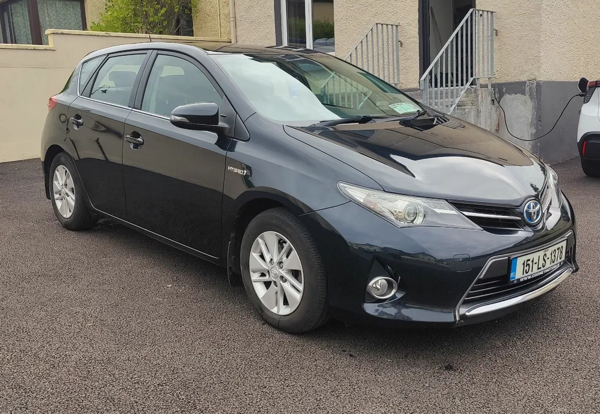 Toyota Auris Hybrid 1.8L (2015) - Image 1