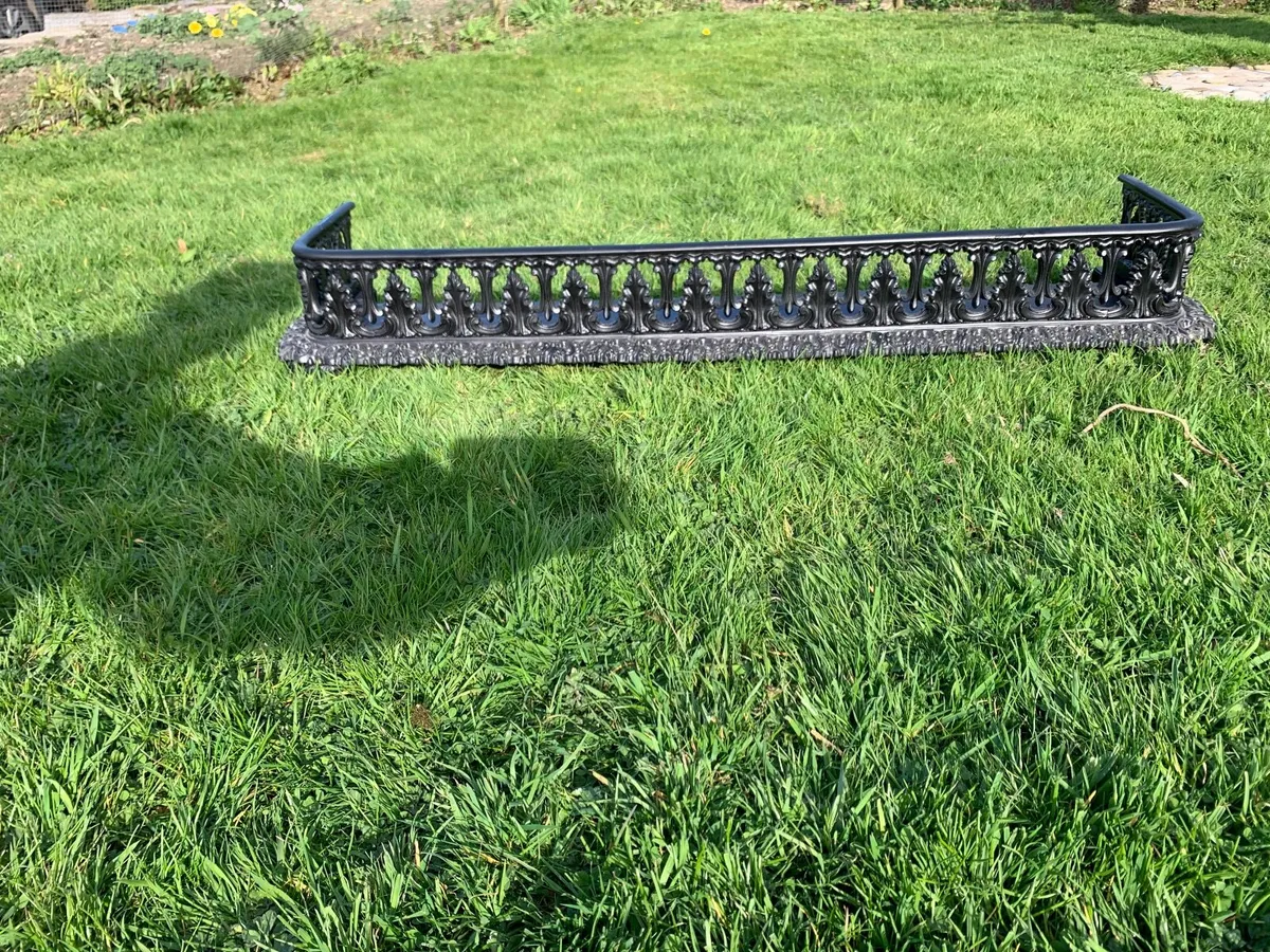Antique fire fender - Image 3