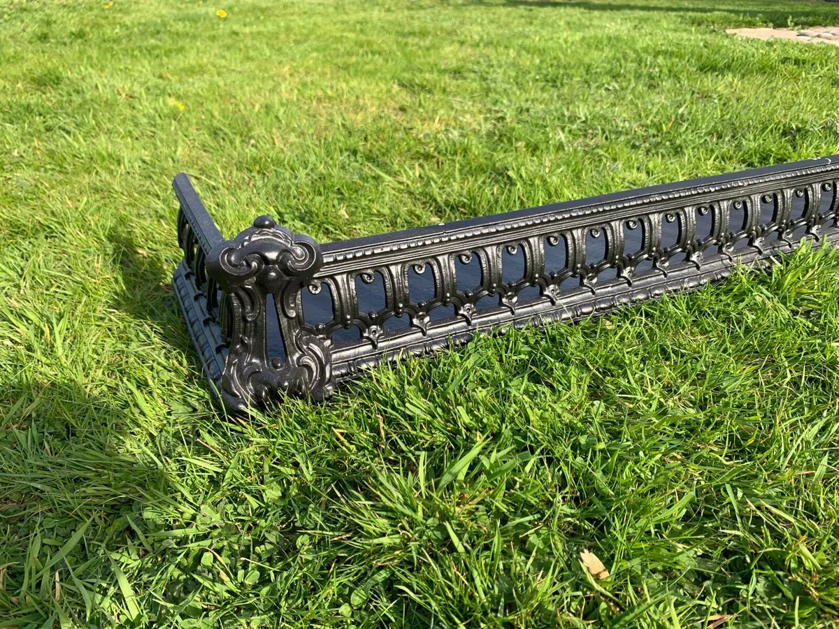Antique fire fender - Image 2