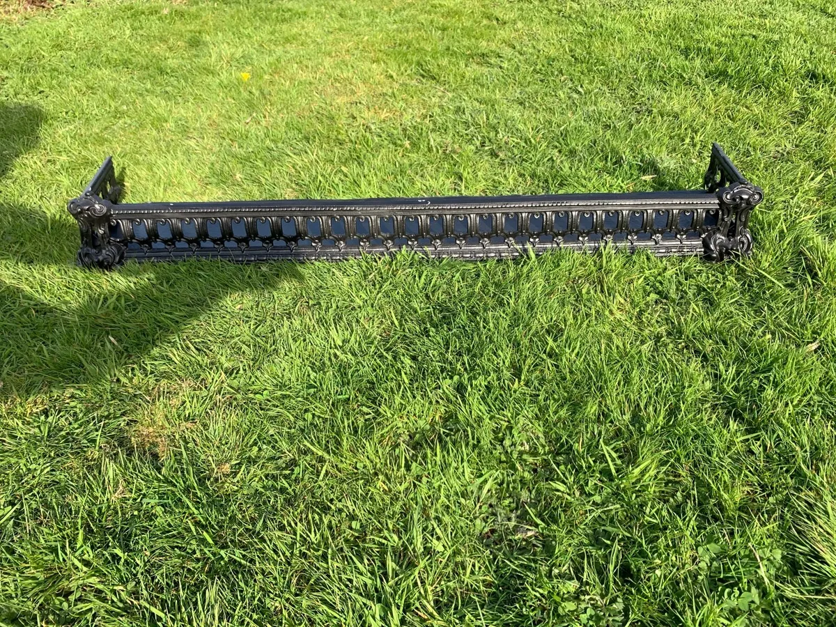 Antique fire fender - Image 3