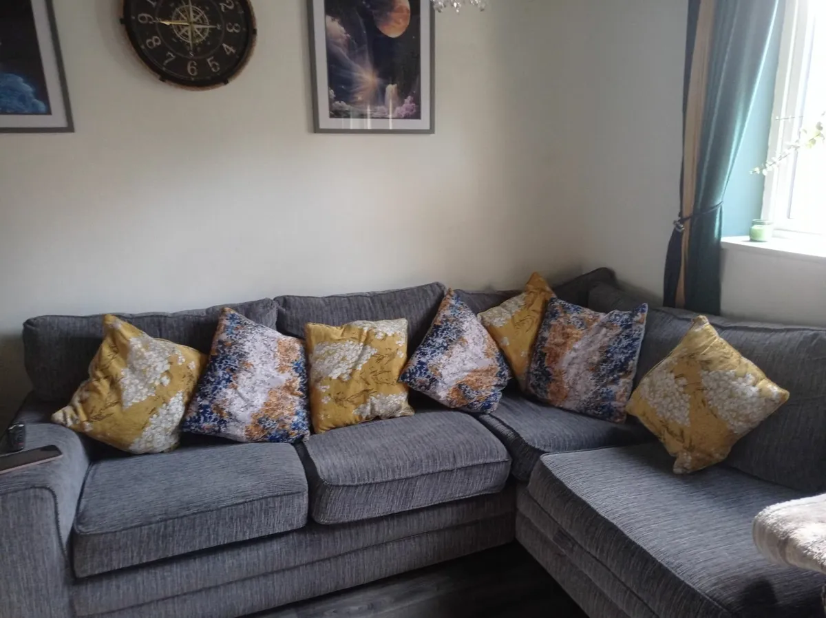 L shaped couch - Image 1