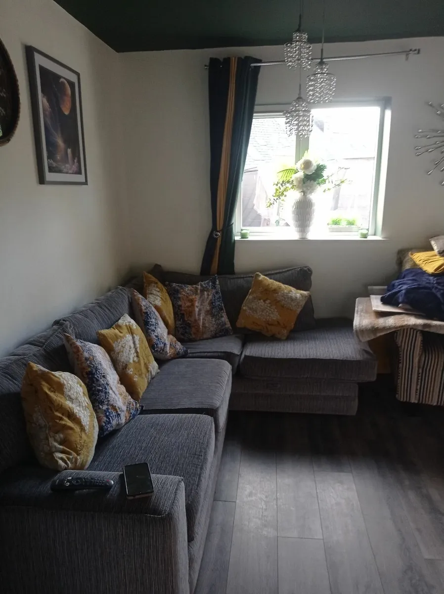 L shaped couch - Image 2
