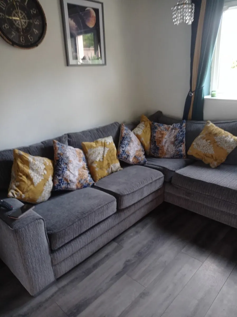 L shaped couch - Image 3