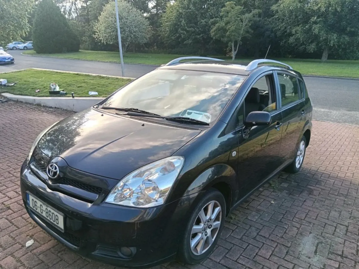 Corolla Verso - Image 2