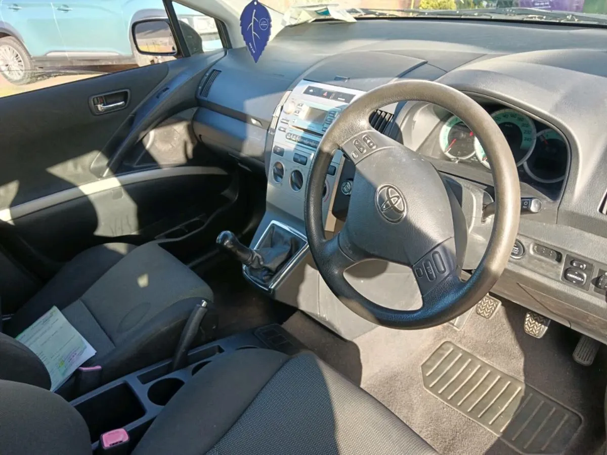 Corolla Verso - Image 4