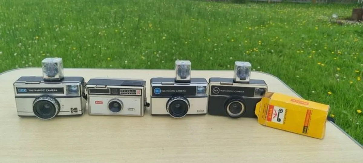 Four Kodak instamatic cameras - Image 2
