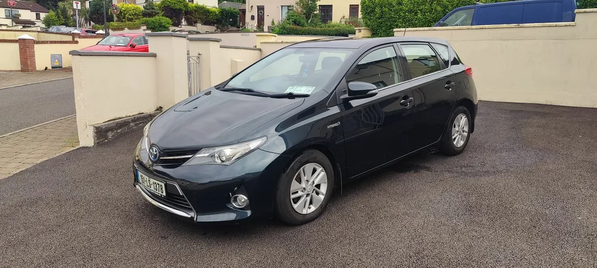 Toyota Auris Hybrid 1.8L (2015) - Image 1