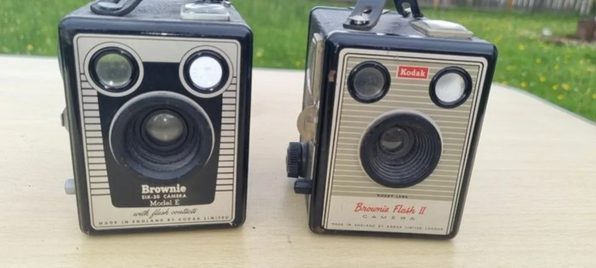Two vintage Kodak Brownie box cameras - Image 1