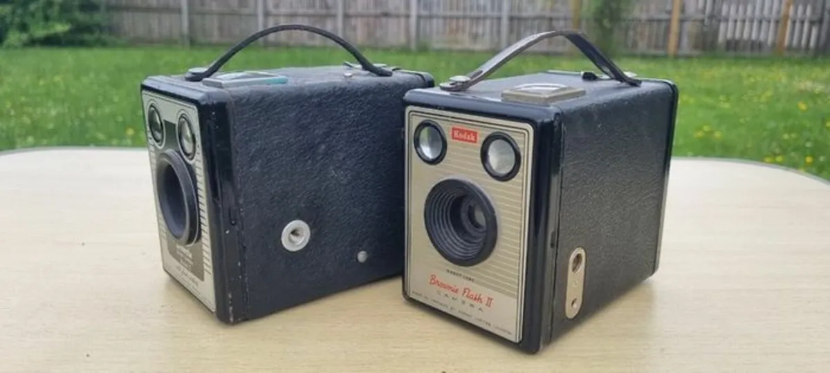 Two vintage Kodak Brownie box cameras - Image 2