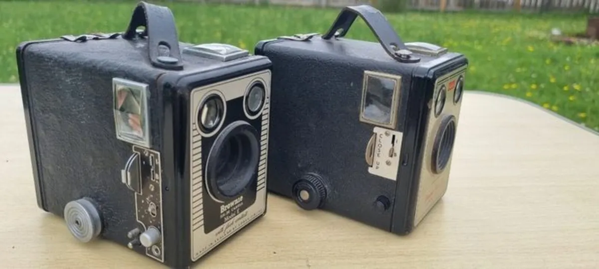 Two vintage Kodak Brownie box cameras - Image 3
